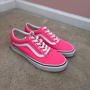 never worn hot pink old skool vans